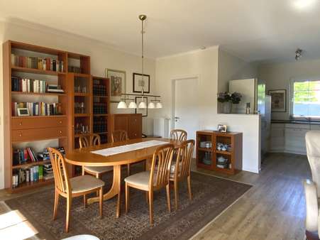 Essbereich mit Blick auf die Küche und das Büro Essbereich mit Blick auf die Küche und das Büro - Erdgeschosswohnung in 46395 Bocholt mit 109m² kaufen