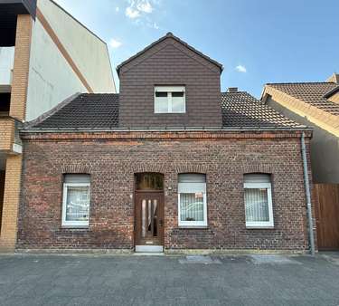 Vorderansicht - Einfamilienhaus in 48249 Dülmen mit 107m² kaufen