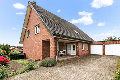 Überdachter Eingang und Doppelgarage Überdachter Eingang und Doppelgarage - Einfamilienhaus in 48301 Nottuln mit 219m² kaufen
