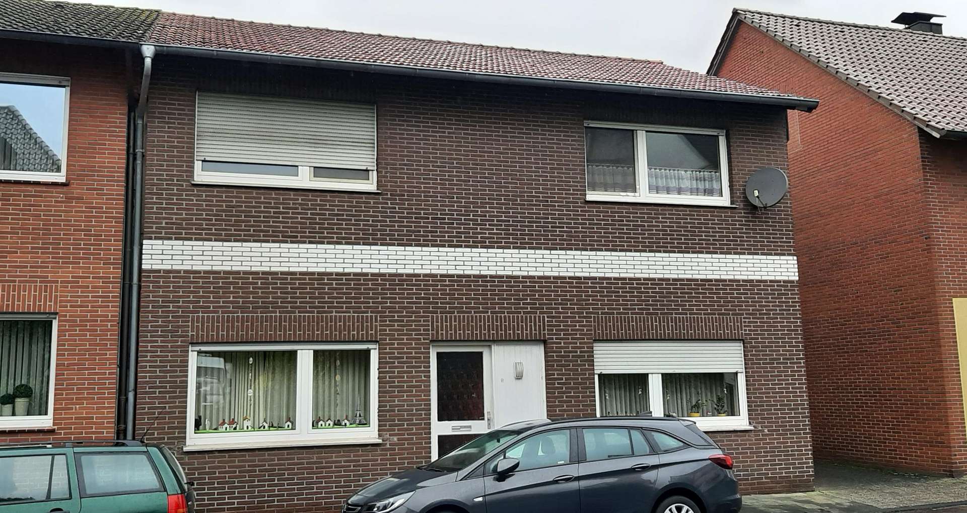 Straßenansicht  - Zweifamilienhaus in 48599 Gronau mit 168m² günstig kaufen