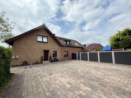 Zwei Einheiten - Zwei Eingänge - Zweifamilienhaus in 46397 Bocholt mit 245m² kaufen