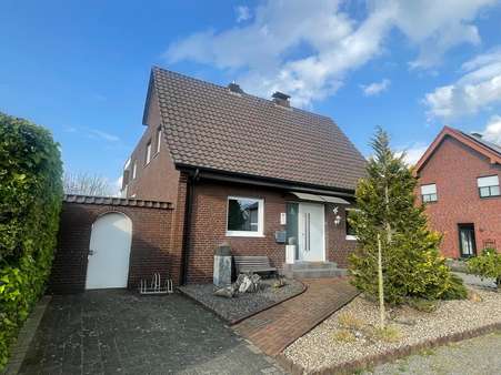 Vorderansicht - Einfamilienhaus in 48683 Ahaus mit 240m² kaufen