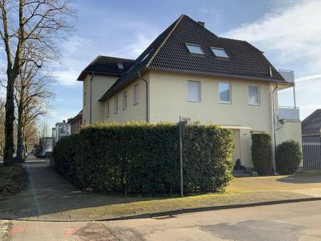 Straßenansicht - Dachgeschosswohnung in 46414 Rhede mit 55m² als Kapitalanlage kaufen