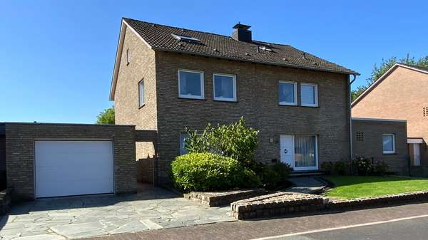 Straßenansicht - Zweifamilienhaus in 46397 Bocholt mit 223m² kaufen