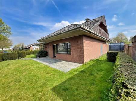 Terrasse und Rasenfläche Terrasse und Rasenfläche - Einfamilienhaus in 48653 Coesfeld mit 95m² kaufen