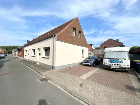 Seitenansicht Seitenansicht - Zweifamilienhaus in 48429 Rheine mit 243m² kaufen