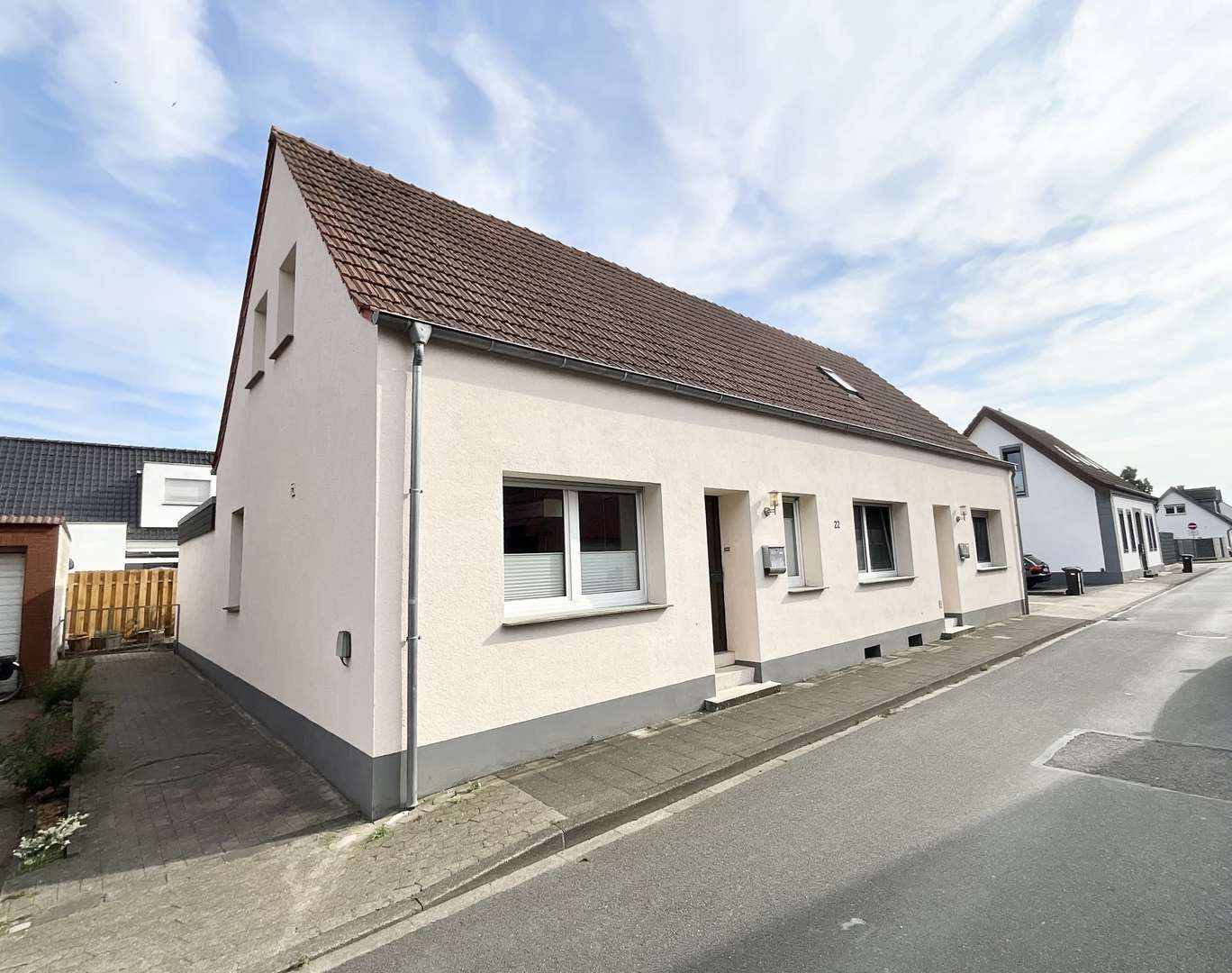 Seitenansicht Seitenansicht - Zweifamilienhaus in 48429 Rheine mit 243m² kaufen