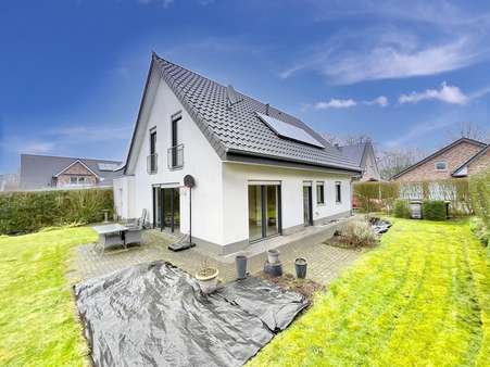Rück- und Seitenansicht - Einfamilienhaus in 48493 Wettringen mit 136m² kaufen