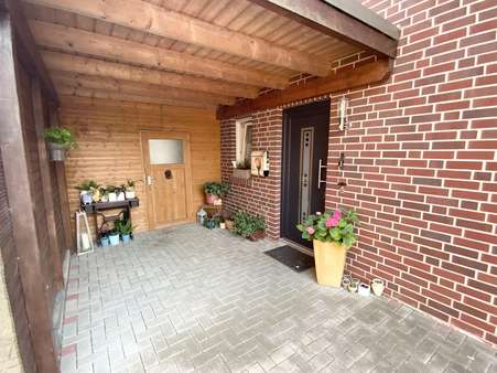 Carport und Hauseingang - Doppelhaushälfte in 48432 Rheine mit 120m² kaufen