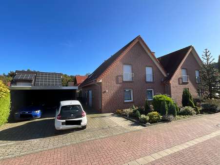 Vorderansicht und großes Carport - Doppelhaushälfte in 48432 Rheine mit 150m² kaufen