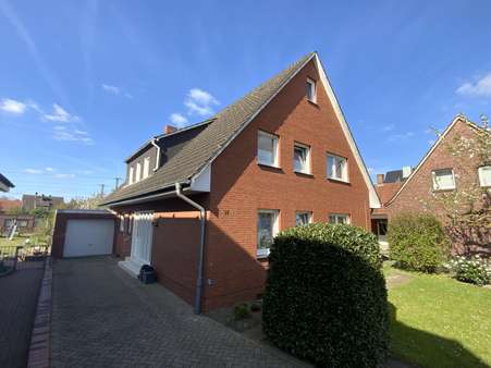 Vorder- und Seitenansicht - Zweifamilienhaus in 48431 Rheine mit 174m² kaufen