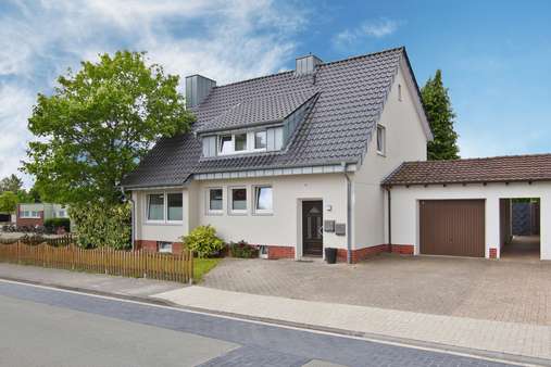 Straßenansicht rechts Straßenansicht rechts - Zweifamilienhaus in 48607 Ochtrup mit 156m² als Kapitalanlage kaufen