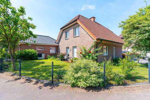 Außenansicht Außenansicht - Zweifamilienhaus in 48369 Saerbeck mit 202m² kaufen