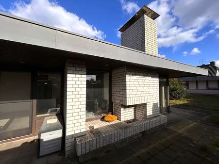 Außenkamin - Bungalow in 48282 Emsdetten mit 177m² kaufen