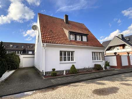 Frontansicht mit Garage - Einfamilienhaus in 48282 Emsdetten mit 111m² kaufen