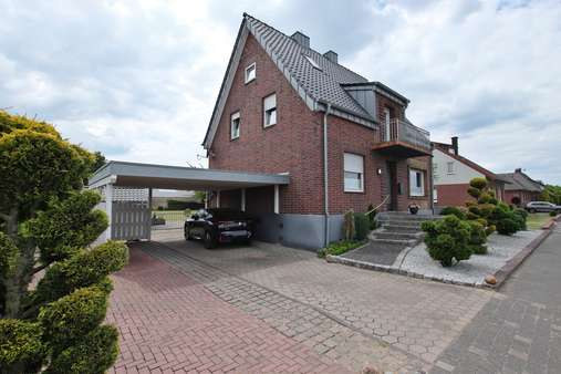 Straßenansicht     - Zweifamilienhaus in 48366 Laer mit 188m² kaufen