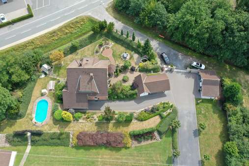 Das Wohnhaus mit Pool - Halle in 49492 Westerkappeln mit 160m² günstig kaufen