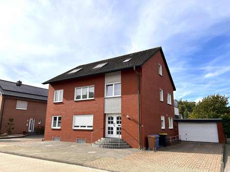 Frontansicht und Doppelgarage Frontansicht und Doppelgarage - Mehrfamilienhaus in 48282 Emsdetten mit 250m² kaufen