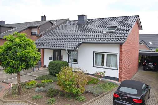 Vorderansicht rechts Vorderansicht rechts - Einfamilienhaus in 48607 Ochtrup mit 107m² kaufen