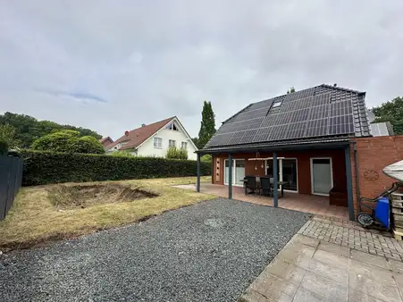 Junges Einfamilienhaus mit PV-Anlage, Kamin & Garage - kurzfrisitig verfügbar