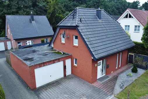 Junges Einfamilienhaus mit PV-Anlage, Kamin & Garage - kurzfrisitig verfügbar