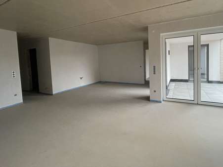 Wohn- und Esszimmer mit offener Küche - Erdgeschosswohnung in 48477 Hörstel mit 98m² kaufen