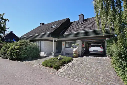 Exklusives Architektenhaus in traumhafter Hanglage 
