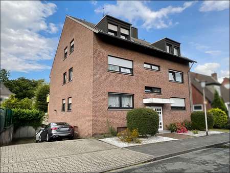 Außenansicht mit Tiefgaragenzufahrt - Erdgeschosswohnung in 59063 Hamm mit 65m² kaufen