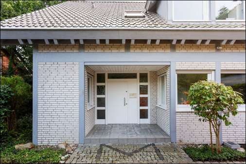 Überdachter und einladender Eingangsbereich - Einfamilienhaus in 59071 Hamm mit 210m² kaufen