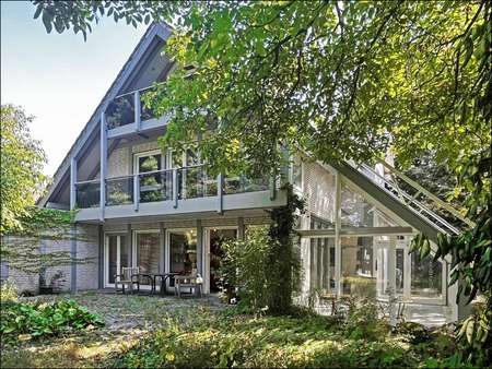 Das Haus ist Idyllisch eingebettet im schönen Grün des großen Gartens - Einfamilienhaus in 59071 Hamm mit 210m² kaufen