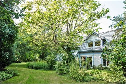 Idyllisch eingebettet im schönen Grün des großen Gartens - Einfamilienhaus in 59071 Hamm mit 210m² kaufen