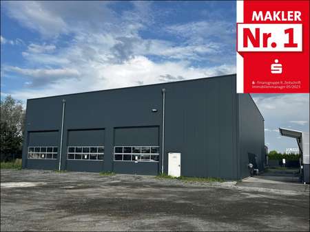 Gute Befahrbarkeit der Halle mittels großer Sektionaltore - Werkstatt in 59071 Hamm mit 681m² kaufen