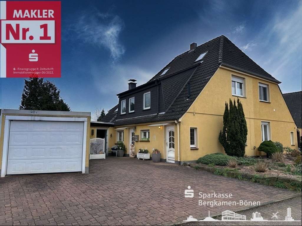 Straßenansicht - Doppelhaushälfte in 59192 Bergkamen mit 121m² kaufen