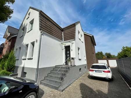 Außenansicht - Zweifamilienhaus in 59269 Beckum mit 169m² günstig kaufen