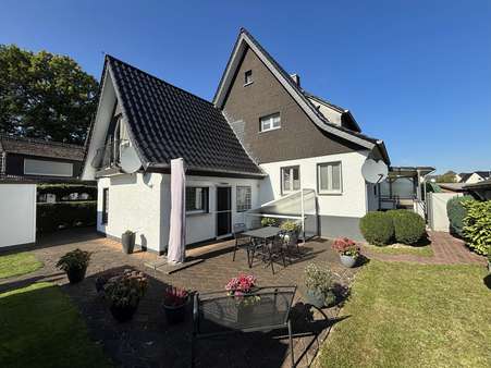 Rückansicht Rückansicht - Zweifamilienhaus in 59557 Lippstadt mit 141m² kaufen