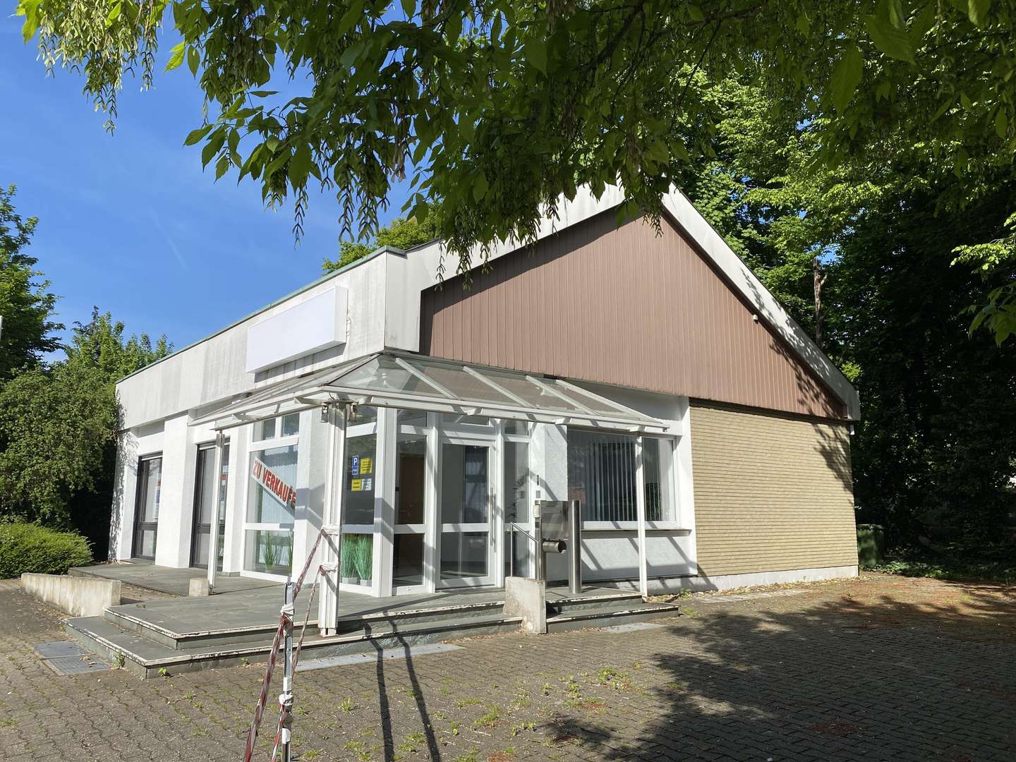 überdachter Hauseingang - Einfamilienhaus in 59510 Lippetal mit 111m² kaufen