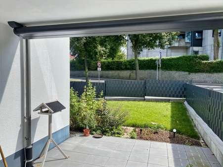 Blick auf die überdachte Terrasse / Garten - Erdgeschosswohnung in 59505 Bad Sassendorf mit 76m² kaufen