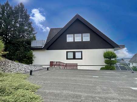 Seitenansicht - Dachgeschosswohnung in 59581 Warstein mit 78m² kaufen