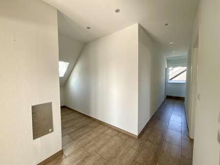 Eingangsbereich/Flur - Dachgeschosswohnung in 59581 Warstein mit 78m² kaufen