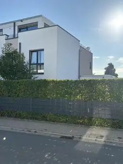Hochwertige, moderne ETW mit Garten ! 