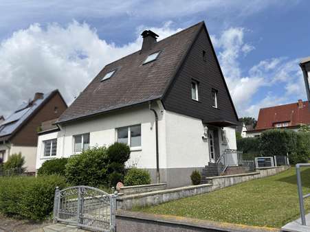 Vorder-/Seitenansicht - Einfamilienhaus in 58739 Wickede mit 127m² kaufen