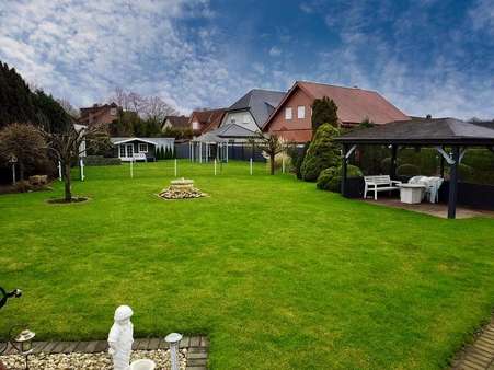 Ansicht Garten - Zweifamilienhaus in 59558 Lippstadt mit 151m² kaufen