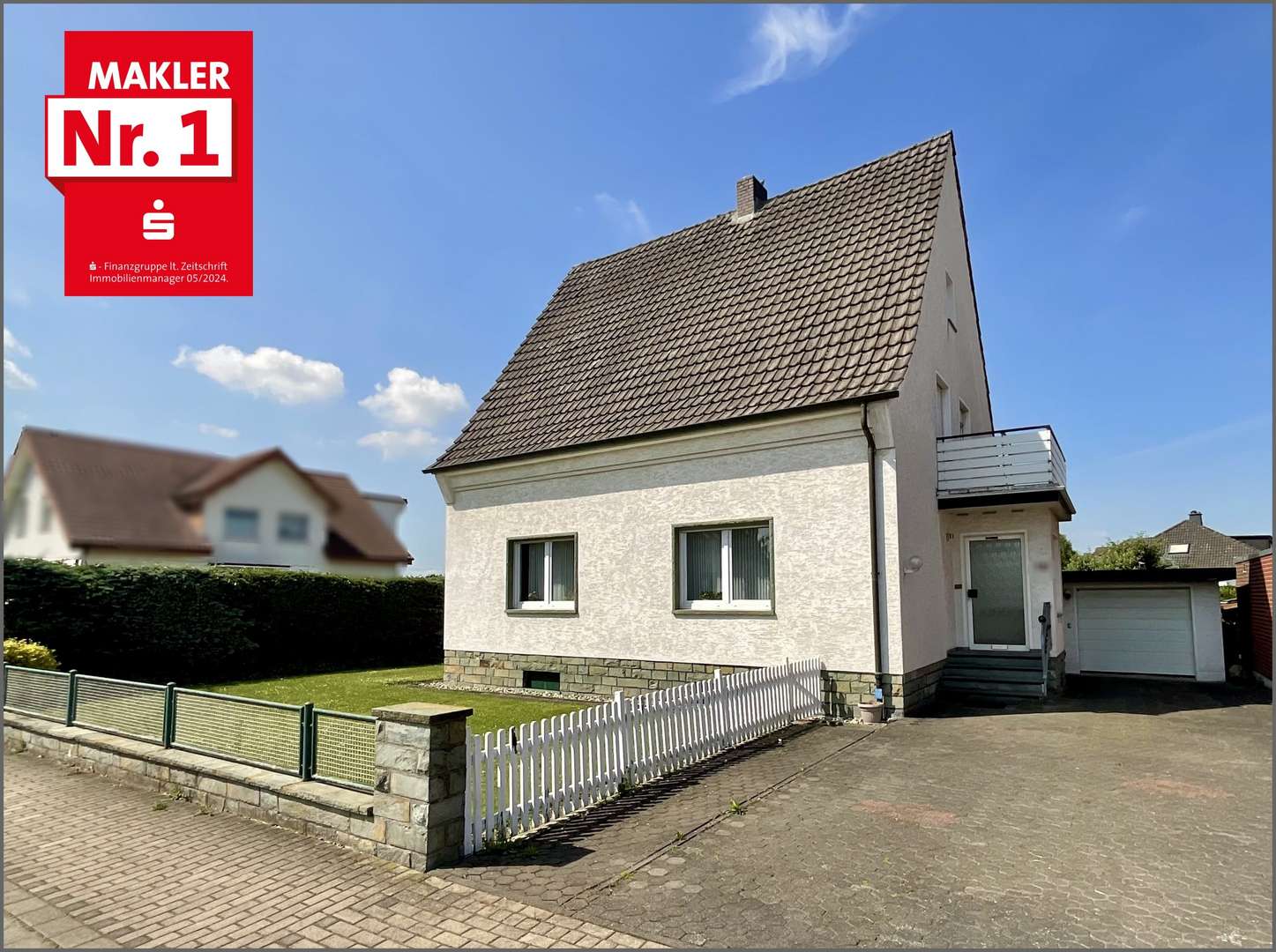 Frontansicht der Immobilie - Zweifamilienhaus in 59597 Erwitte mit 116m² kaufen