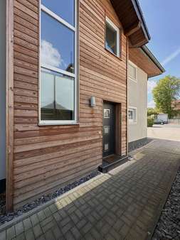 Hauseingang / Anbau - Etagenwohnung in 59590 Geseke mit 85m² kaufen