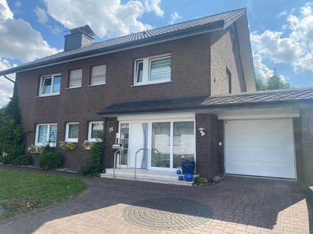 Straßenansicht Straßenansicht - Zweifamilienhaus in 59510 Lippetal mit 194m² kaufen