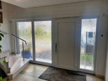 Eingangsbereich Eingangsbereich - Zweifamilienhaus in 59510 Lippetal mit 194m² kaufen