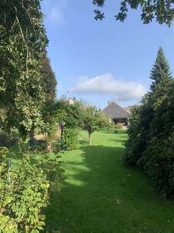 Garten  mit Sicht auf die Immobilie - Zweifamilienhaus in 59505 Bad Sassendorf mit 237m² kaufen
