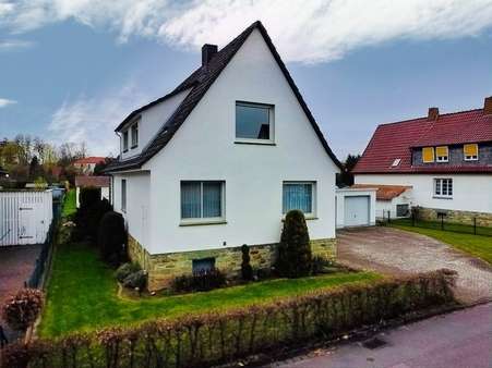 Außenansicht Straßenseite - Einfamilienhaus in 59556 Lippstadt mit 145m² kaufen