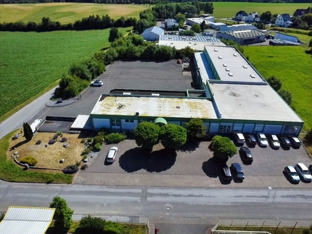 Luftbild / Außenansicht Luftbild / Außenansicht - Produktion in 59581 Warstein mit 3472m² kaufen