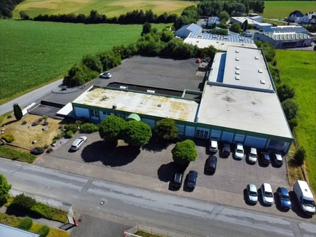 Luftbild / Außenansicht Luftbild / Außenansicht - Produktion in 59581 Warstein mit 3472m² kaufen